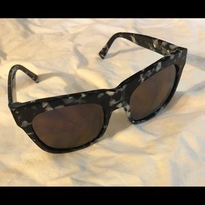 BRAND NEW KENDALL AND KYLIE SUNGALSSES